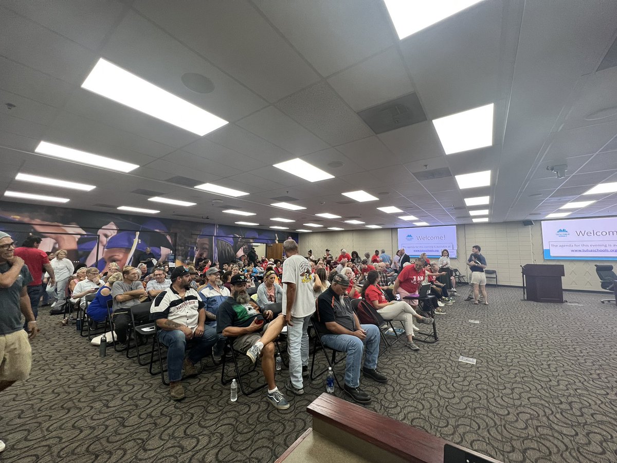 ChinhDoan's tweet photo. SPEAKING UP TO SUPPORT: 25 people signed up for the comment portion of @TulsaSchools Board of Education Meeting ahead of the State Board of Education meeting on the district’s accreditation status. 

Hear concerns from a former member of the state board of education on @newson6 https://t.co/qwYeZM8jxh