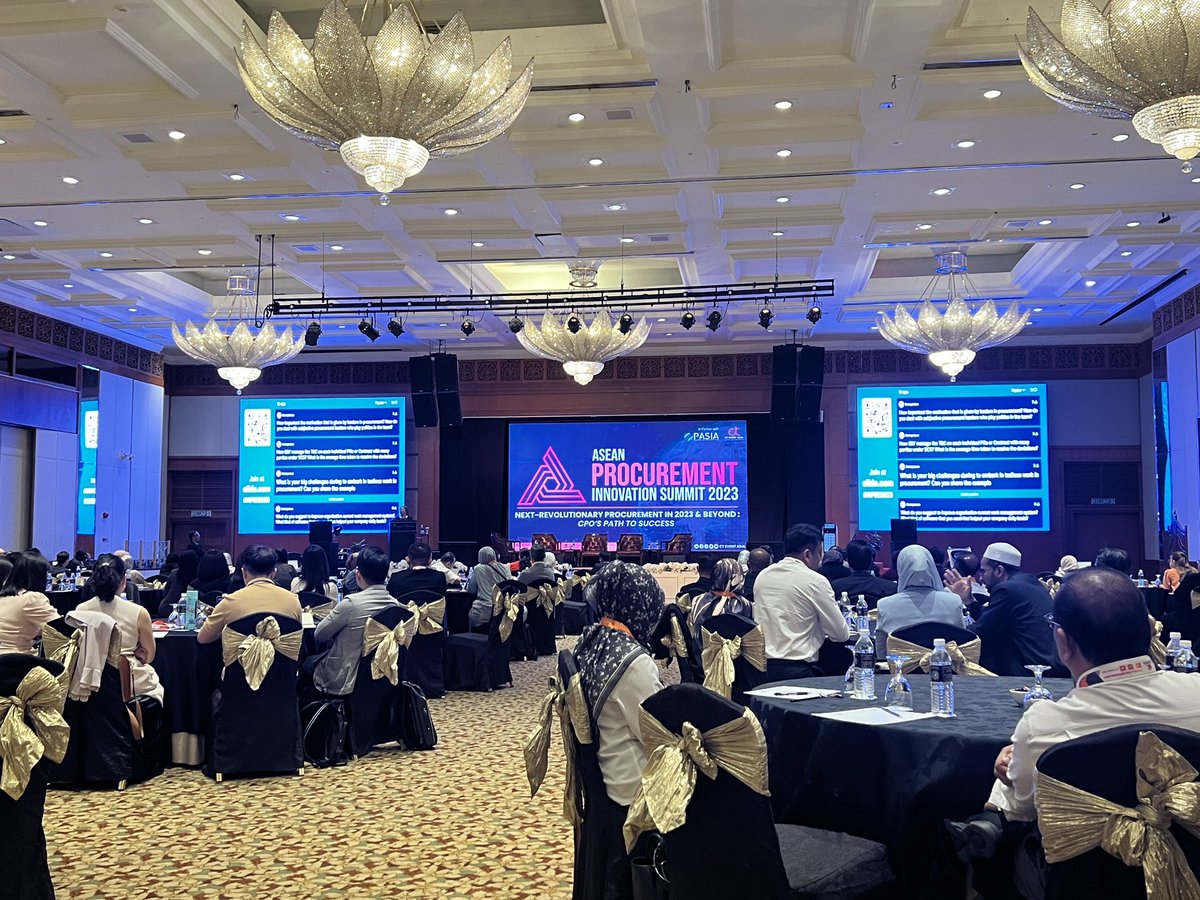 SherTengTee's tweet photo. Siapa kat Sini? 🤣 #ctasia #aseanprocurement https://t.co/kQclmduejw