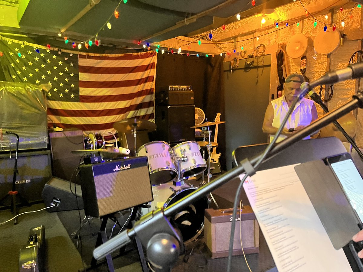 VirtualVoice2's tweet image. At band practice! Hashed out a whole lotta blues!