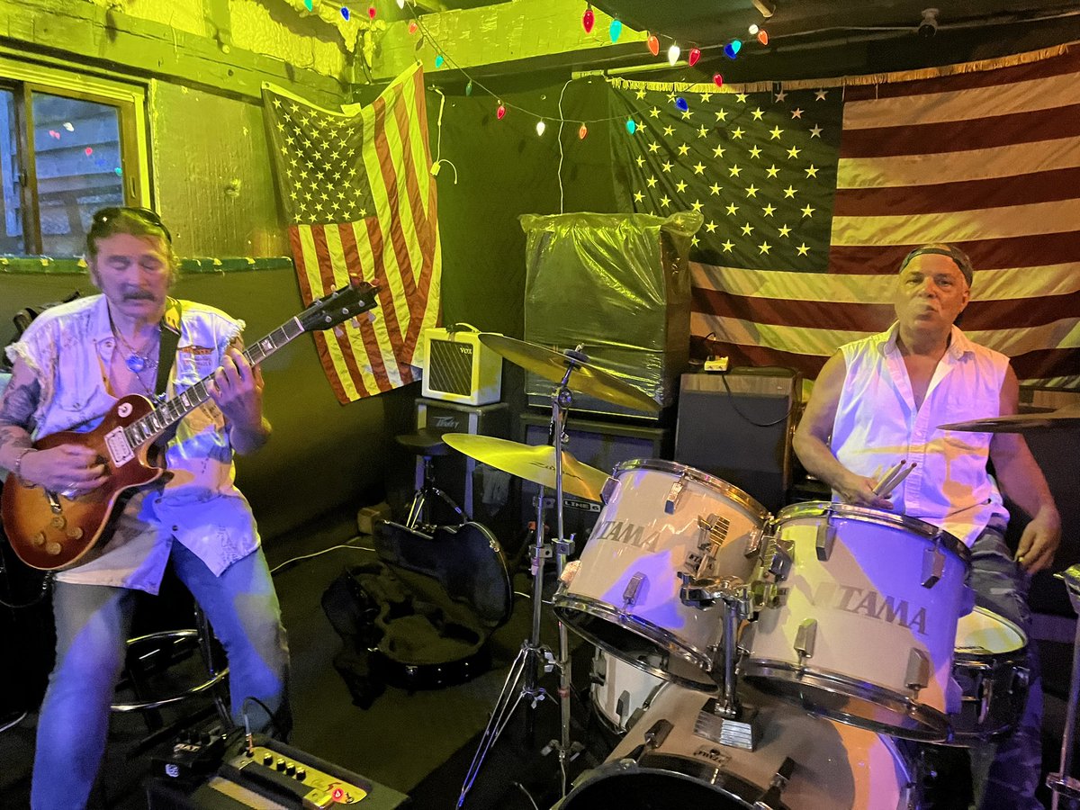 VirtualVoice2's tweet image. At band practice! Hashed out a whole lotta blues!