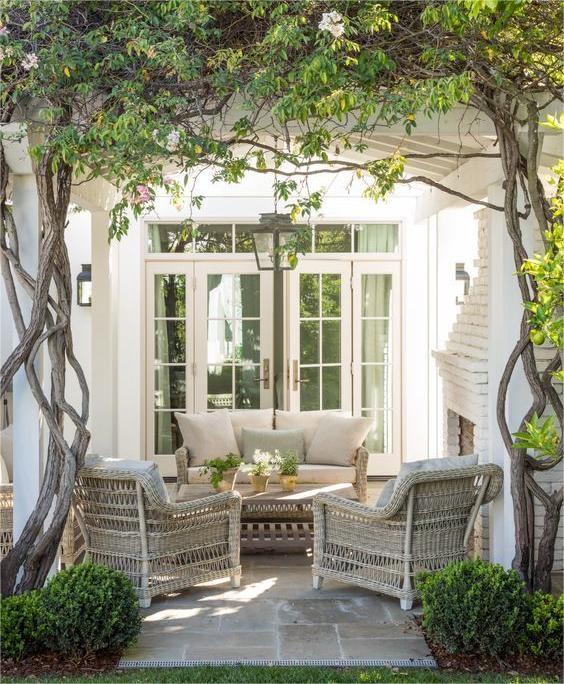 aucw2's tweet photo. Symmetry is a timeless decoration trend.๐ณ
#SymmetricalDesign #GardenSymmetry #BackyardBalance #CourtyardHarmony https://t.co/rqFAsPhzVh