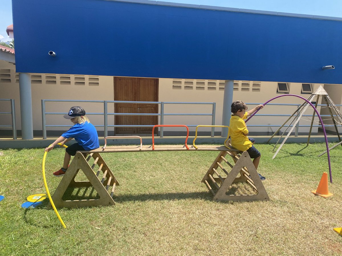 Just a casual afternoon “fishing” in KG! 🎣 Ss use social, communication, and thinking skills to transform the outdoor play into a boat for fishing. Love the creativity! #istafricalearns <a href="/istafrica/">IST</a>