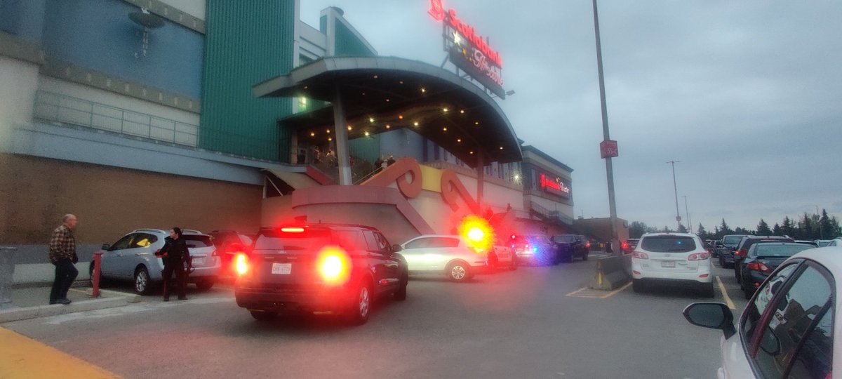 KarenBartko's tweet photo. Police situation at West Edmonton Mall. Lots of rumours flying around online but no firm idea of what is going on. I asked if there was a shooter on scene and an officer said "We don't know" an advised people who can leave, should.
People are being let out of the theatre.
#yeg https://t.co/X0ocPUY7II
