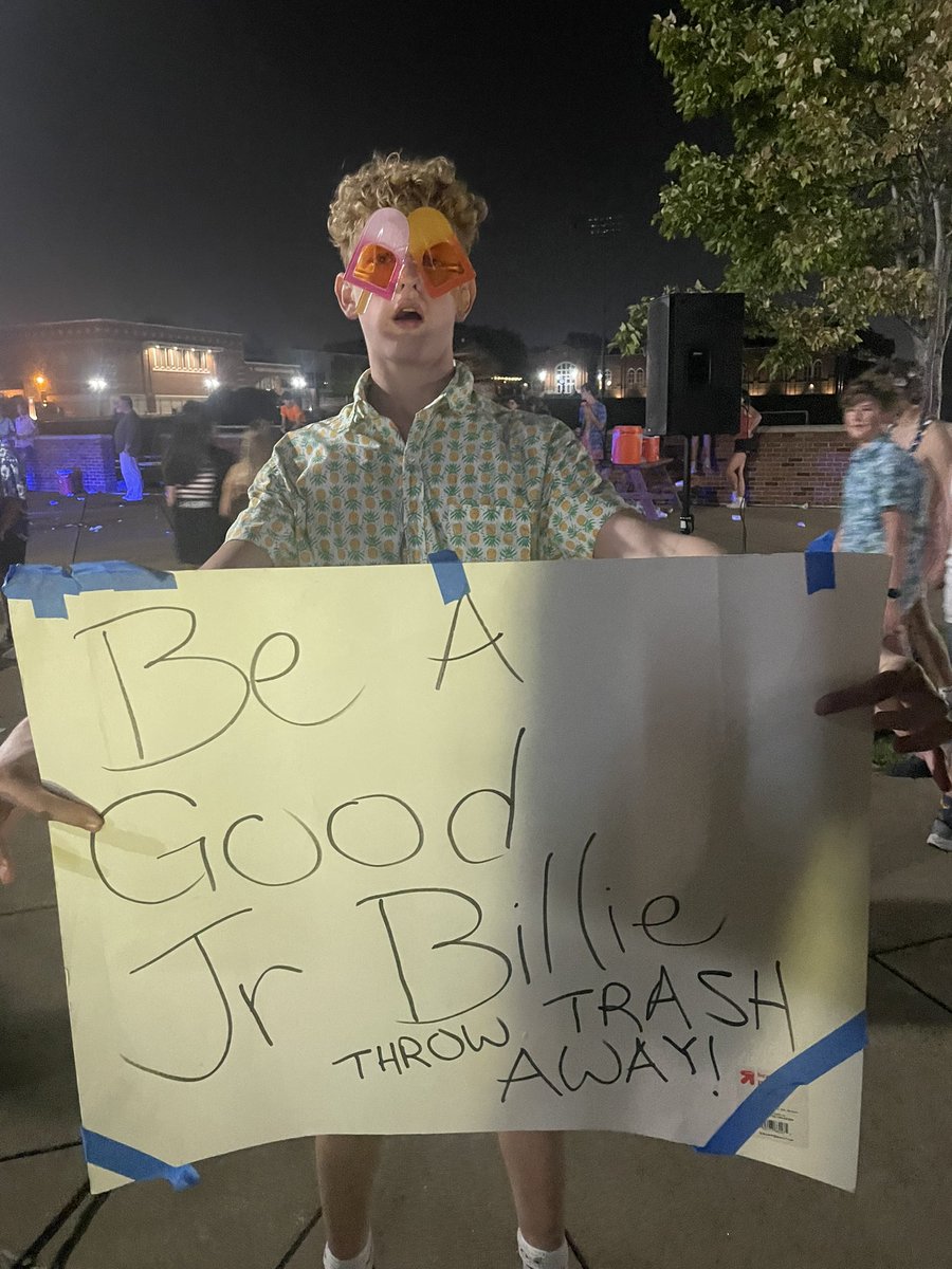 SLUHStudentLife's tweet image. The ever popular Back to school Mixer capped off an amazing first week on Friday night. @SLUHSTUCO