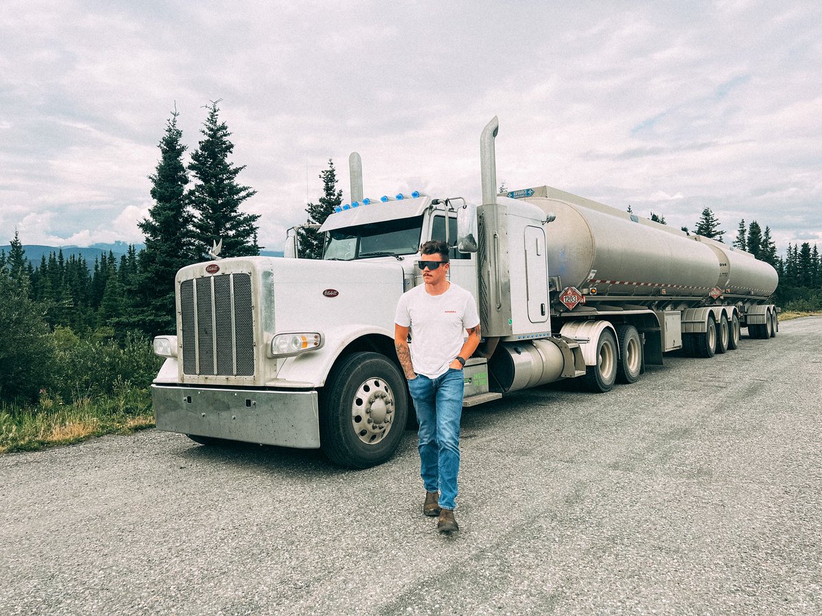 froystedder's tweet photo. The boy, the truck, the cock. https://t.co/BUeOi4xsvJ