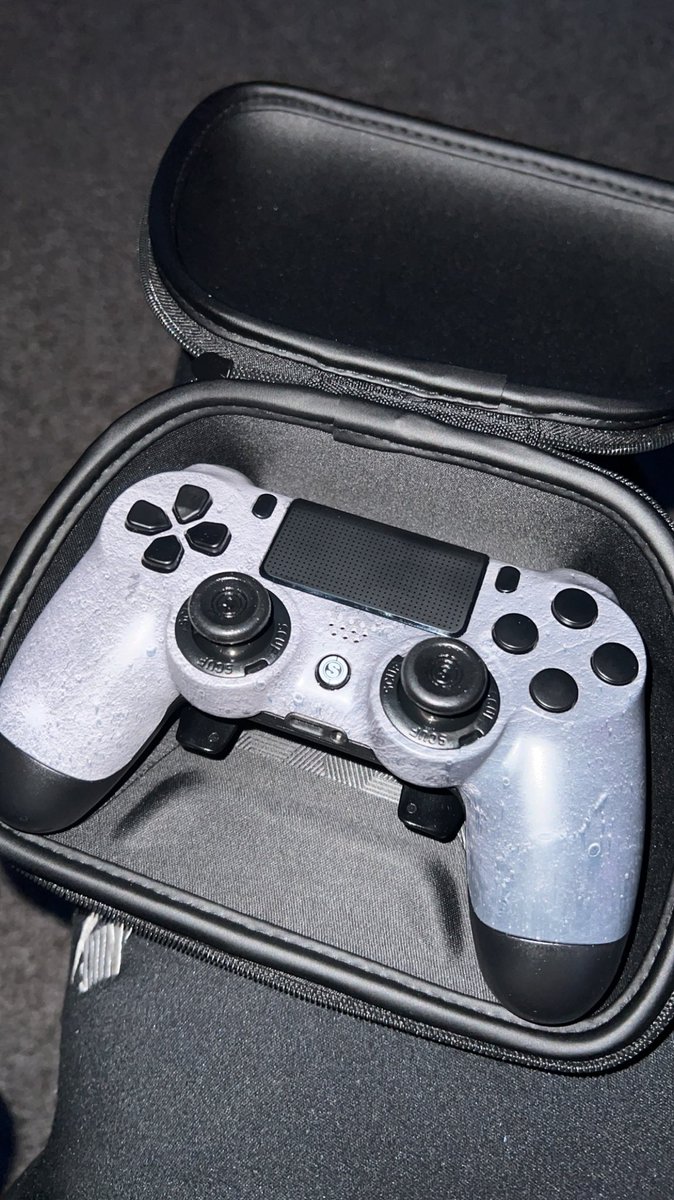 Appreciate <a href="/ScufGaming/">SCUF</a> <a href="/JulienBRK/">Julien</a> for sorting me out with my first Scuf controller, just before WSOW 🔌