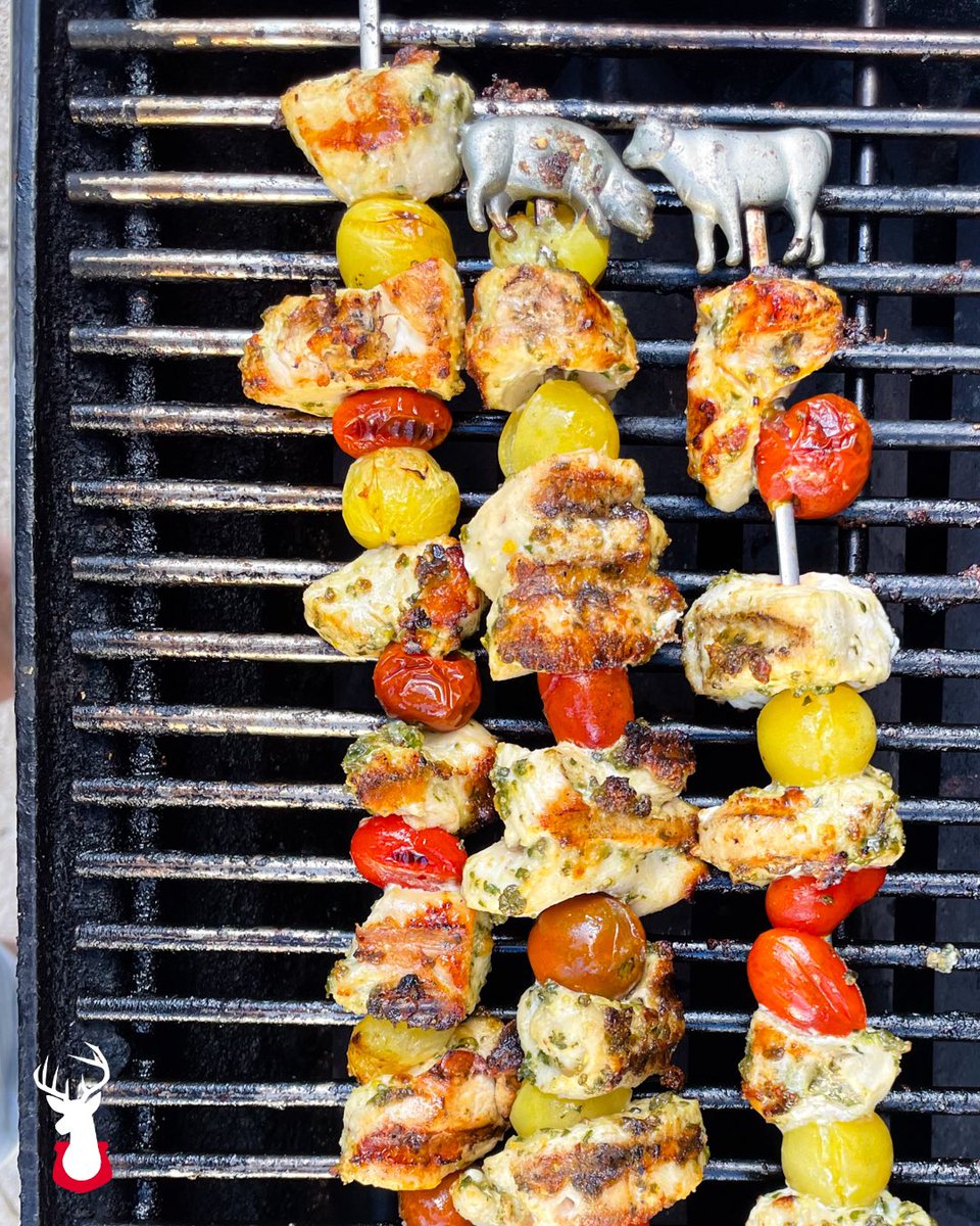 GentlemanatHome's tweet photo. For a recent #dinner, we grilled chicken kebabs with homegrown tomatoes. We marinated the #kebabs in pesto beforehand and then gave them a generous drizzle post-grilling. All pesto, all the time. https://t.co/0Yu8cj9Ra8