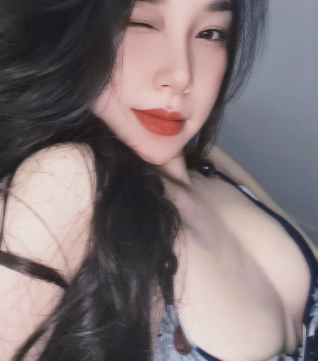 pedam16052000's tweet photo. Đi làm mà đầu óc chỉ nghĩ đến ịt thôi k sao mà tập chung làm được https://t.co/aQDofqAxFU