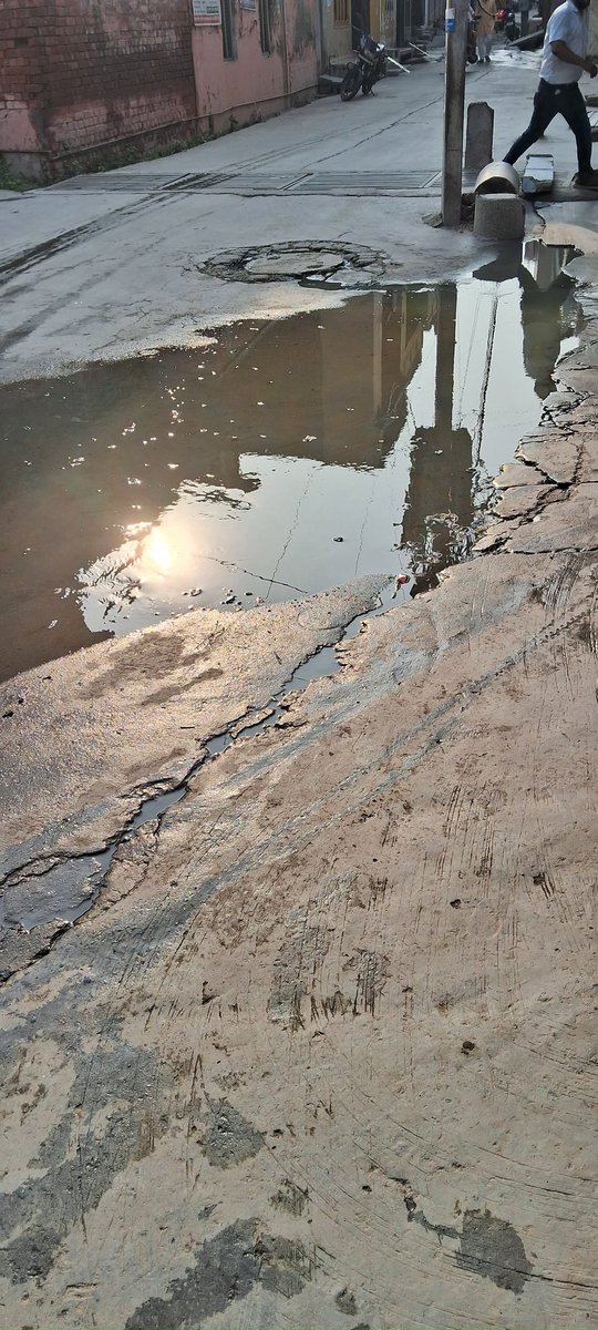 Atulsaini06's tweet photo. सरमैं मंजू होटल सैनी मोहल्ला जींद का रहने वाला निवासी हूं यहां पर पिछले कई सप्ताह से सीवरेज की समस्या हो रखी है अधिकारियों को फोन करें परंतु कोई कार्रवाई नहीं हो रही है रोजाना यहां पर एक्सीडेंट हो रहे हैं रोज यहां पर बाइक स्लिप हो रही है9467699607
@cmohry 
@mlkhattar 
@Dchautala https://t.co/9LocbE3mQH
