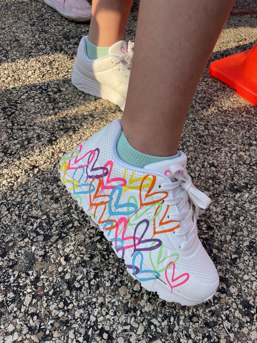 MrsSiddonsArt's tweet photo. Love these student’s first day kicks! #buildyourhappy @NBSPTO https://t.co/MvrtNAT6tn