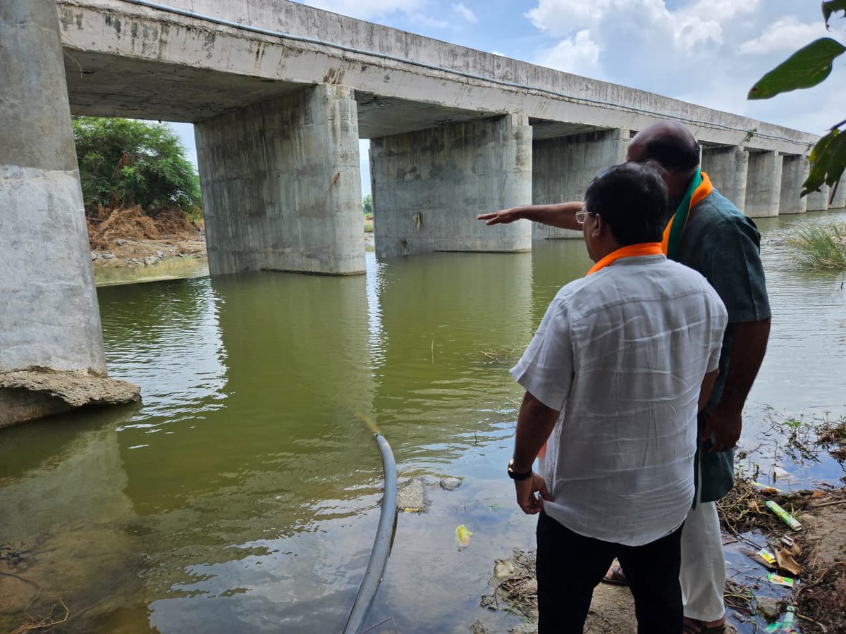 DajiSalkar's tweet photo. #vikastirth
Visited the bridge on Akkeru river across 2 villages connecting to the Krishna river and facilitating hundreds of farmers for their water requirements.The enthusiasm of our karyakartas knows no bounds with the immense development that our Govt has ushered in here https://t.co/1dTkutz4Gt