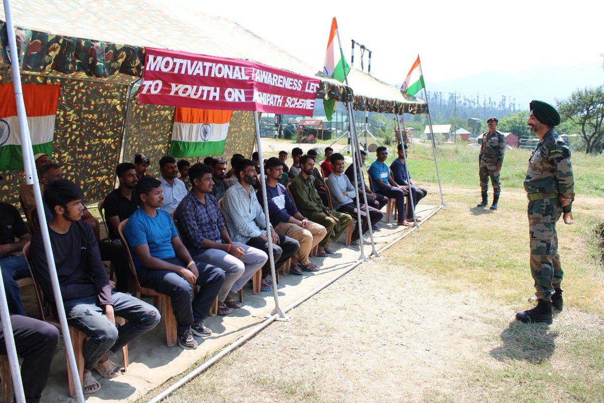 IrshadK87646771's tweet photo. #IndianArmy organised an  Awareness Drive for the Agnipath Scheme.

#Kigam
#Kashmir
#Kupwara
#IndianArmy
#HumSayaHaiHam
#ProsperousKashmir https://t.co/4dZNX6SqTm