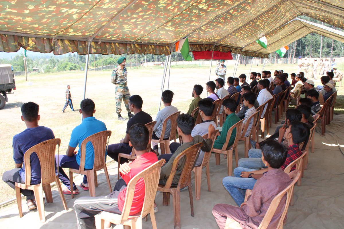 IrshadK87646771's tweet photo. #IndianArmy organised an  Awareness Drive for the Agnipath Scheme.

#Kigam
#Kashmir
#Kupwara
#IndianArmy
#HumSayaHaiHam
#ProsperousKashmir https://t.co/4dZNX6SqTm