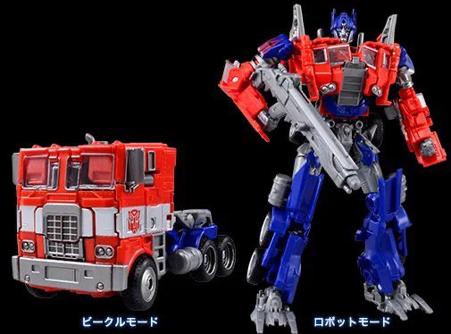 「G1風トラックから変形する実写オプティマス」だけどロボットモードの方向性がそれぞれ全然違うの面白いよね 