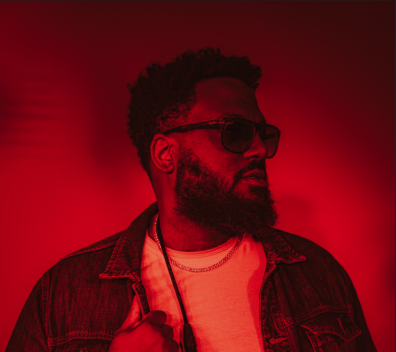 David E Beats Unveils Empowering Single “New Phone Who Dis”
Renowned artist and music sensation David E Beats has launched his latest single, titled “New Phone Who Dis,” a powerful anthem that exudes resilience and triumph over doubters.

spinstrackingsystem.com/stssite/david-…