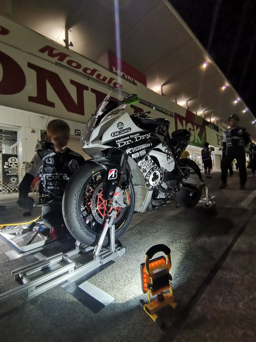 ei_tex's tweet photo. #鈴鹿8耐 #transmapracing 
#eitex https://t.co/zBcEyyhPbx