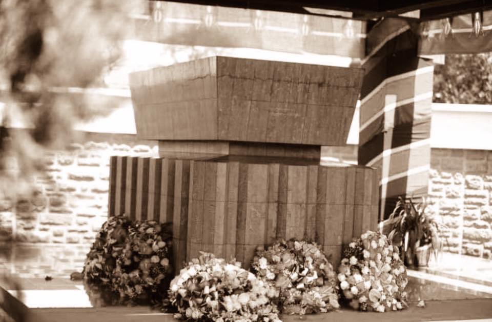 HistoryKE's tweet photo. #HistoryKeThread: 𝗡𝗶𝗴𝗵𝘁 𝗩𝗶𝘀𝗶𝘁𝗼𝗿𝘀 𝗧𝗼 𝗧𝗵𝗲 𝗠𝗮𝘂𝘀𝗼𝗹𝗲𝘂𝗺 
—————-
Three months after Mzee Kenyatta died, in November of 1978, his mausoleum played host to unusual visitors one Sunday night.

What is known is that Lt. Gen (Rtd) Daniel Opande, then a Lieutenant Colonel, received a call from Kenya’s military chief, Gen. Mulinge. The latter wanted to know who was the commanding officer of the army unit responsible for guard duties at the mausoleum.

Mulinge instructed Opande that the Director of Medical Services, Dr. Eric N. Mngola, would call him to provide details for the retrieval of the body of Mzee Kenyatta. Opande was to oversee execution of the request. He was further ordered to report back to Mulinge as soon as the exercise was over.

Shortly after Gen. Mulinge’s call, Dr. Mngola telephoned Opande. The doctor asked to meet with Opande at the mausoleum the following night (Sunday).

Dr. Mngola had previously served as Mzee’s personal doctor.

At 9.30pm on the material Sunday night, Dr. Mngola met with Lt. Col. Opande and a Major Kamiti, the Commanding Officer of the Company responsible for military guard duties at the mausoleum. 

They watched as a number of soldiers spent some time meticulously retrieving Mzee’s casket from the mausoleum.

It was then placed in a waiting military ambulance and rushed to the City Mortuary, where there were attendants on standby.

They were led by a pathologist, one Dr. Rao.

Opande watched from a distance as the attendants removed Mzee’s body from the casket and, according to him, placed it on “a large table draped with a clean white sheet”. 

“I watched carefully as they cleaned the remains that appeared very well maintained....”, Opande wrote in his autobiography.

Beyond the above description, Opande doesn’t provide further detail about what happened at the mortuary that night. 

But whatever activity it was, it did not take much time as Mzee’s body was returned to the casket and rushed back to the Mausoleum after spending an hour at the mortuary.

According to The Standard, Mzee Kenyatta’s mausoleum consists of solid granite walls. There was a Bill in Parliament in 2018 seeking to have this and other monuments made accessible to the public for a fee.

Does anyone know what happened to this Bill?