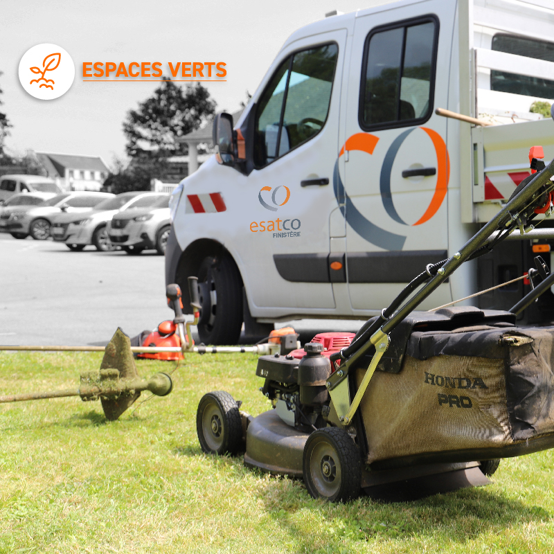 esatco29's tweet photo. [ 🌳ESPACES VERTS 🌳]
.
Le beau temps revient ! L’occasion pour vous de profiter de votre jardin 🌱🌿🍃
.
ça tombe bien, fini les vacances pour esatco Finistère !
Notre matériel est de nouveau opérationnel 🚜
Nos équipes sont prêtes et ont hâte de venir vous retrouver 👨‍🌾 https://t.co/nJHTR8e4aG