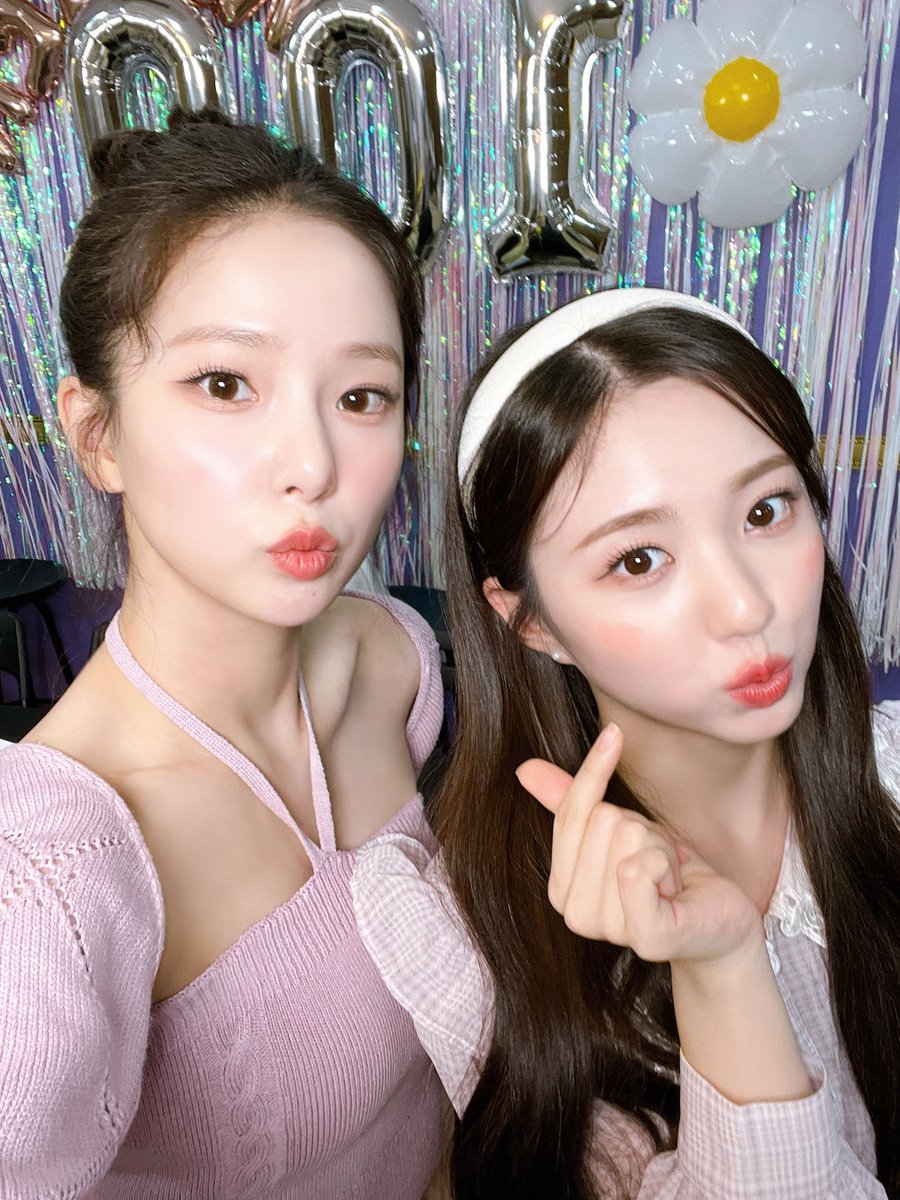 official_kep1er's tweet photo. 막내 예서 생일축하해 !! 10대의 마지막을 함께하다니 히히히 ❤️ 그래도 애기 예서🍼 사랑행❤️❤️

#최유진 #YUJIN 
#Kep1er #케플러 https://t.co/fM6vVfNOmj