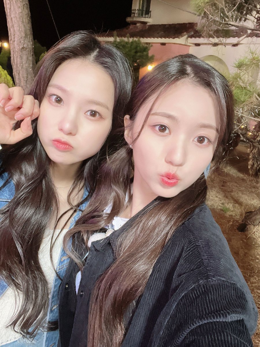 official_kep1er's tweet photo. 막내 예서 생일축하해 !! 10대의 마지막을 함께하다니 히히히 ❤️ 그래도 애기 예서🍼 사랑행❤️❤️

#최유진 #YUJIN 
#Kep1er #케플러 https://t.co/fM6vVfNOmj