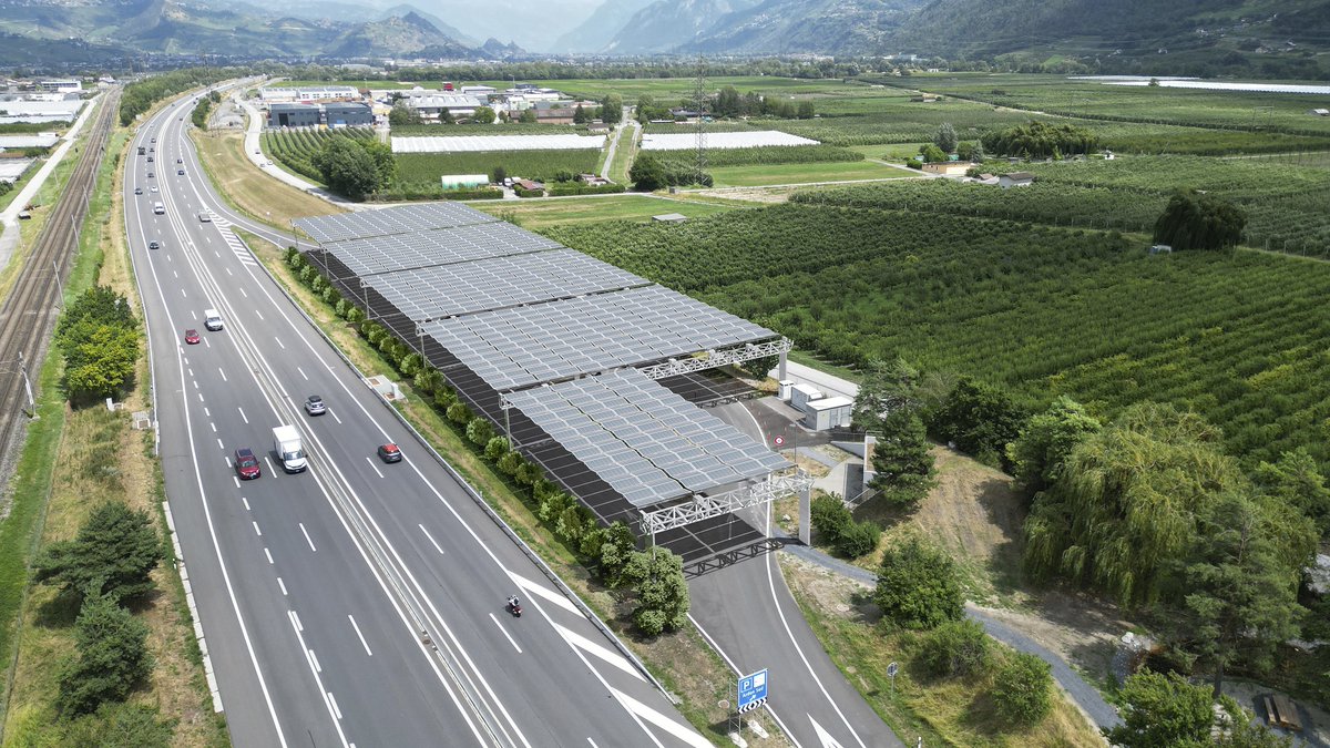 AventronPower's tweet image. Gemeinsam mit BG Ingenieure und Berater, Cargo sous terrain und dhp technology können wir auf 45 🇨🇭Autobahnrastplätzen erneuerbare Energie produzieren. Mehr dazu in unserer Medienmitteilung.

👉aventron.com/innovative-pv-…

#Photovoltaik #Fotovoltaik #Solarenergie #aventron #Astra