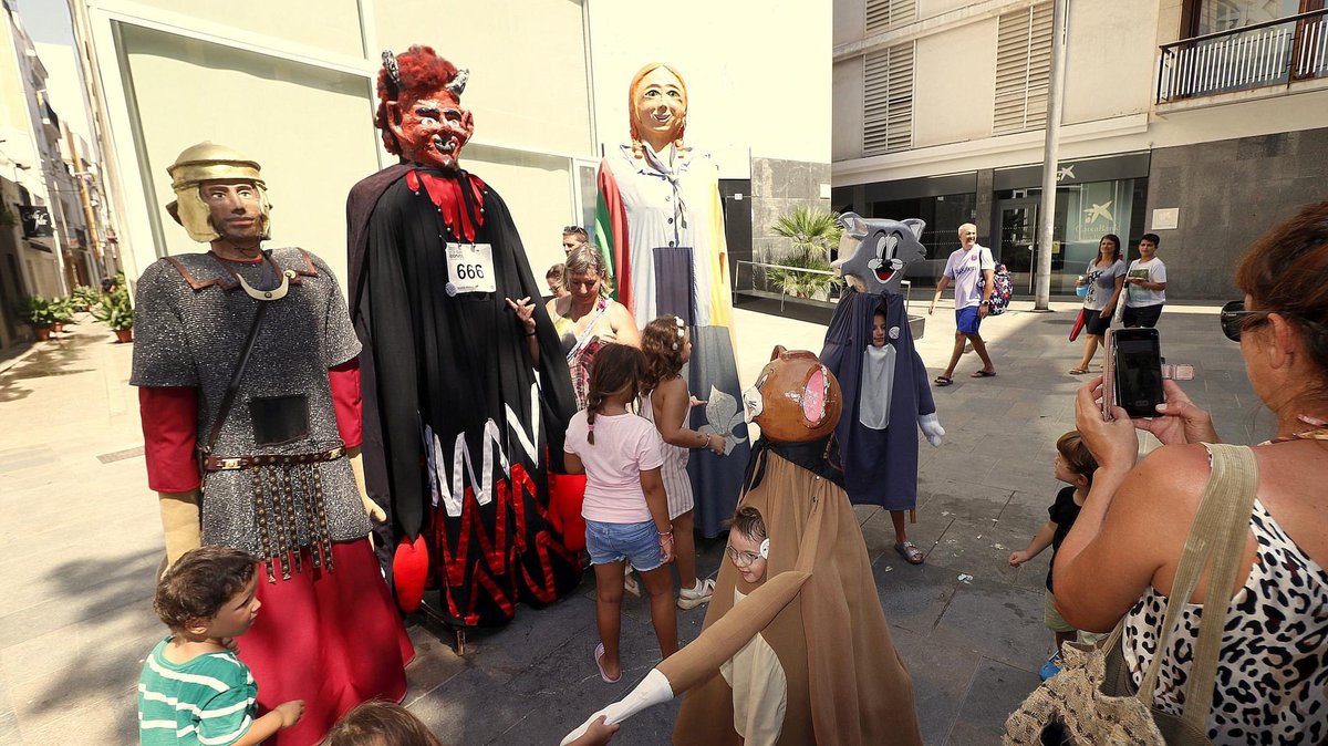 Blanes_cat's tweet photo. Notícia: Blanes va celebrar diumenge una nova edició #VermutadaPopular' per la #FestaMajorPetita Organitzada per la @GegantersBlanes el pica-pica del migdia el va amenitzar el cantautor blanenc #QuimBautista
https://t.co/Fo1hup6XR9
#actespopulars
#tradició
#ferpoble
#festa https://t.co/Yb1QllKm0u