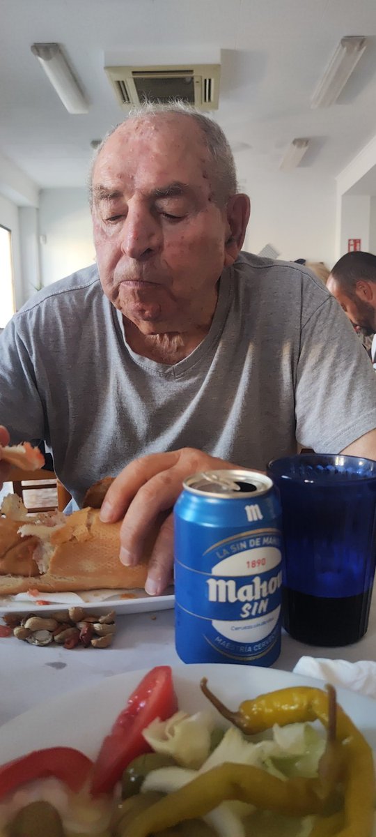 PalomaresEj's tweet photo. Tradició. #esmorzar #BarSala https://t.co/dGj5vKu5s8