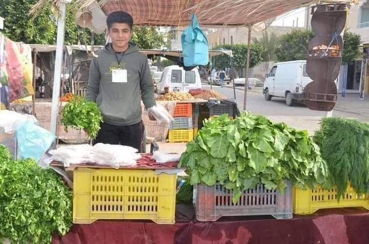 Mohamed Mtiraoui, 16, from Bouhajla, diagnosed with brain tumour.
Forced to drop out of school to afford treatment +hospital fees+transportation. Waited years for a health system that abandoned him. His last hope in life was a boat to Italy.He's in treatment there now..
#Tunisia