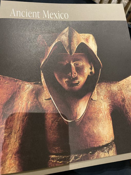 古代メキシコ展、図録の表紙が3パターンあって迷ったが、時流にのってサギ男にしといた。じゃなくてワシ男 