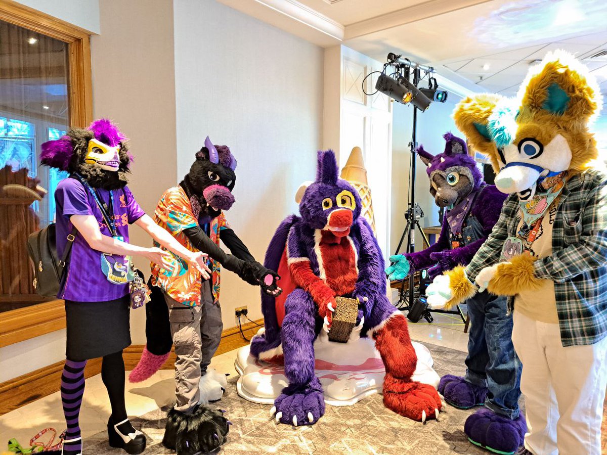 MetalGearHazumu's tweet photo. @Pineappl3_Tiger @AshTheHellHxund @Noha_Kitsune @CyndroStarFire @Gumdrop_Dragon Purple Squad in Cyndro's Flake
With @CyndroStarFire and @Gumdrop_Dragon
#ConFuzzled #ConFuzzled2023 #CFz #CFz2023 #CFz23 #RaptorMask #Furry #Fursuit #Fursuiter #FurryFandom #FurryCommunity #Fursona https://t.co/8Y9UrkZ7Yz