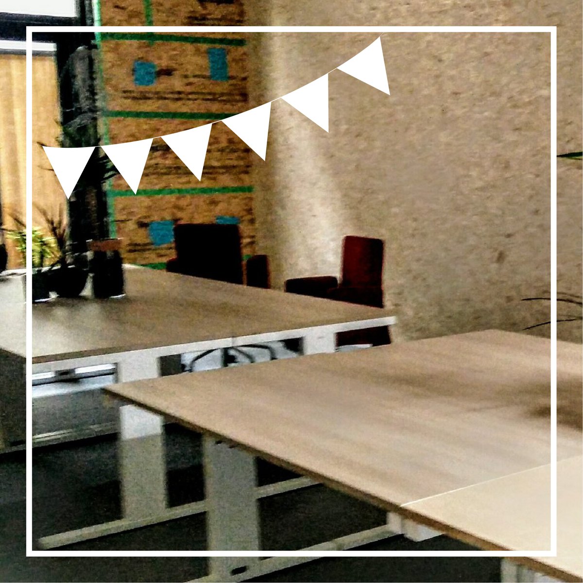 bardoffice's tweet photo. #feest want Bar d'Office Borgerhout viert vandaag haar vierde Bar d'Office Anniversary 🎂.

#bardoffice #coworking #flexoffice #workspace #work #meet #inspire #coworkingspace https://t.co/1HPz5i6Qad
