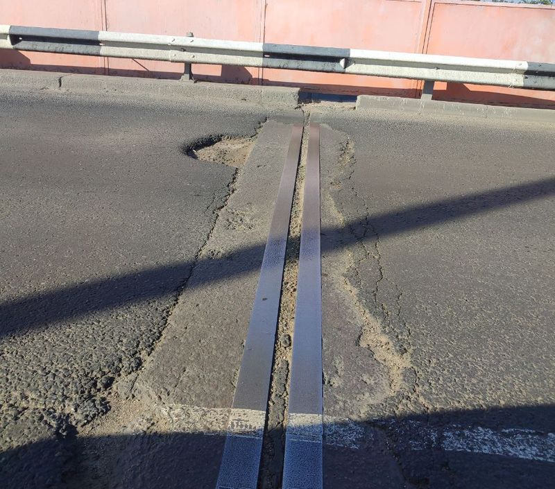 Автомобилисты Сызрани не прочь увидеть следы «зашифрованного послания» и на Ильинском мосту #syzran #сызрань syzran-small.ru/news-78863