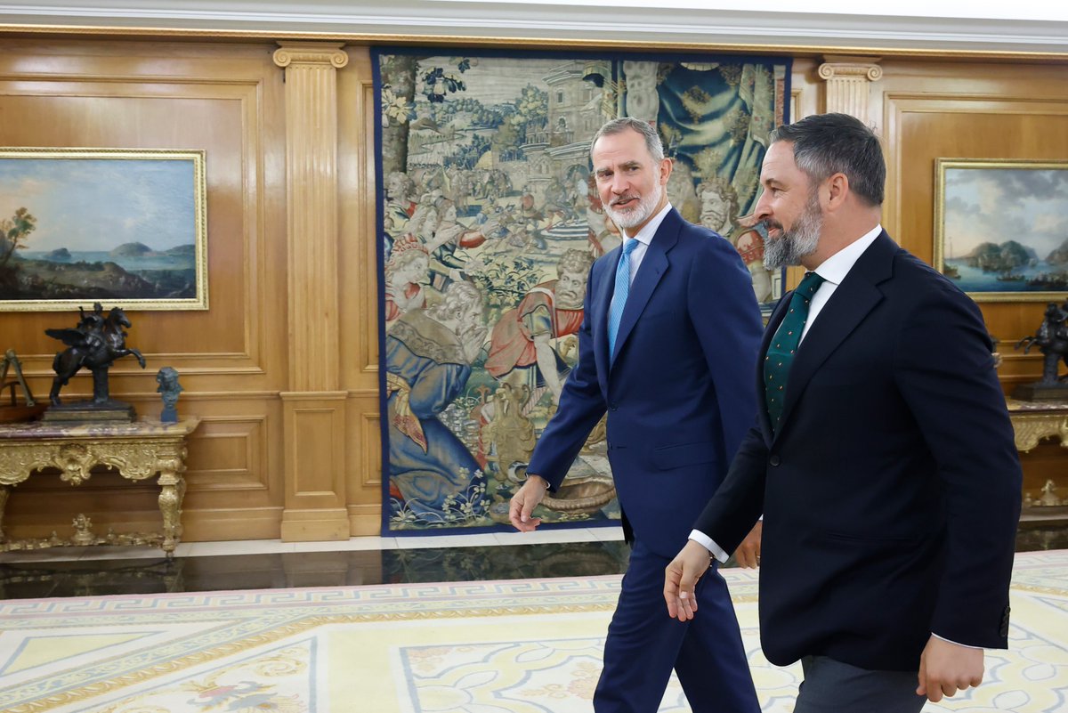 El Rey recibe en el Palacio de la Zarzuela a Santiago Abascal Conde, de VOX. ➡️casareal.es/ES/Actividades…