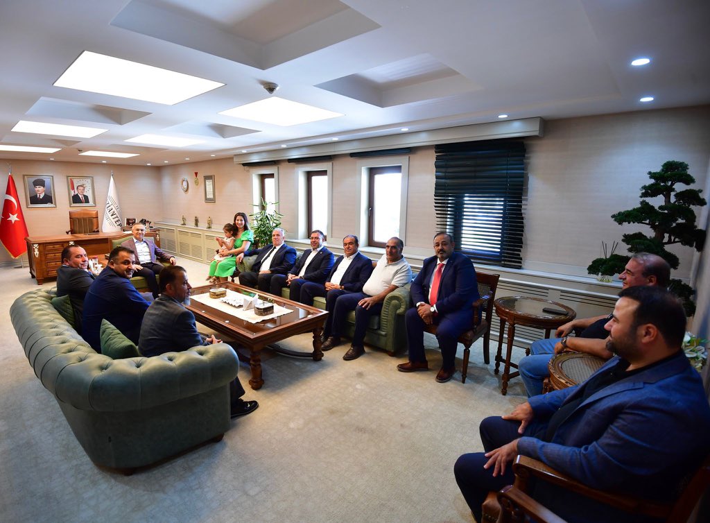 AsriadG's tweet photo. Asriad Gaziantep Şubesi olarak Mehmet Taşdemir Başkanlığıda,
Gaziantep Valiliğine atanan Sayın Kemal  Çeber beyfendiyi makamında ziyaret ettik. Yeni görevinde başarı temennilerinde bulunduk. 
Ayrıca misafir perverliklerinden ötürü şükranlarımızı sunuyoruz. https://t.co/yjPoLNY4GM