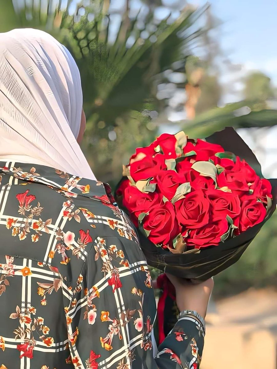 "اللهم فرجا يُقر العين و يُجبر القلب."❤️🌹