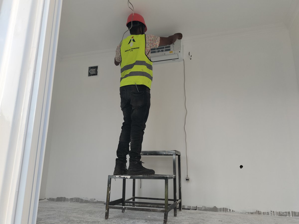 HazonHq's tweet image. 🌞 Mastering Climate: Office Comfort, Storage Smartness! ❄️

Day 5 brings a focus on adapting to northern temperatures. To ensure a comfy office, we've employed Polyethylene foam and installed an AC system. 🔥 #ContainerConversion #SmartClimateControl #ACCooling #AirflowAdvantage