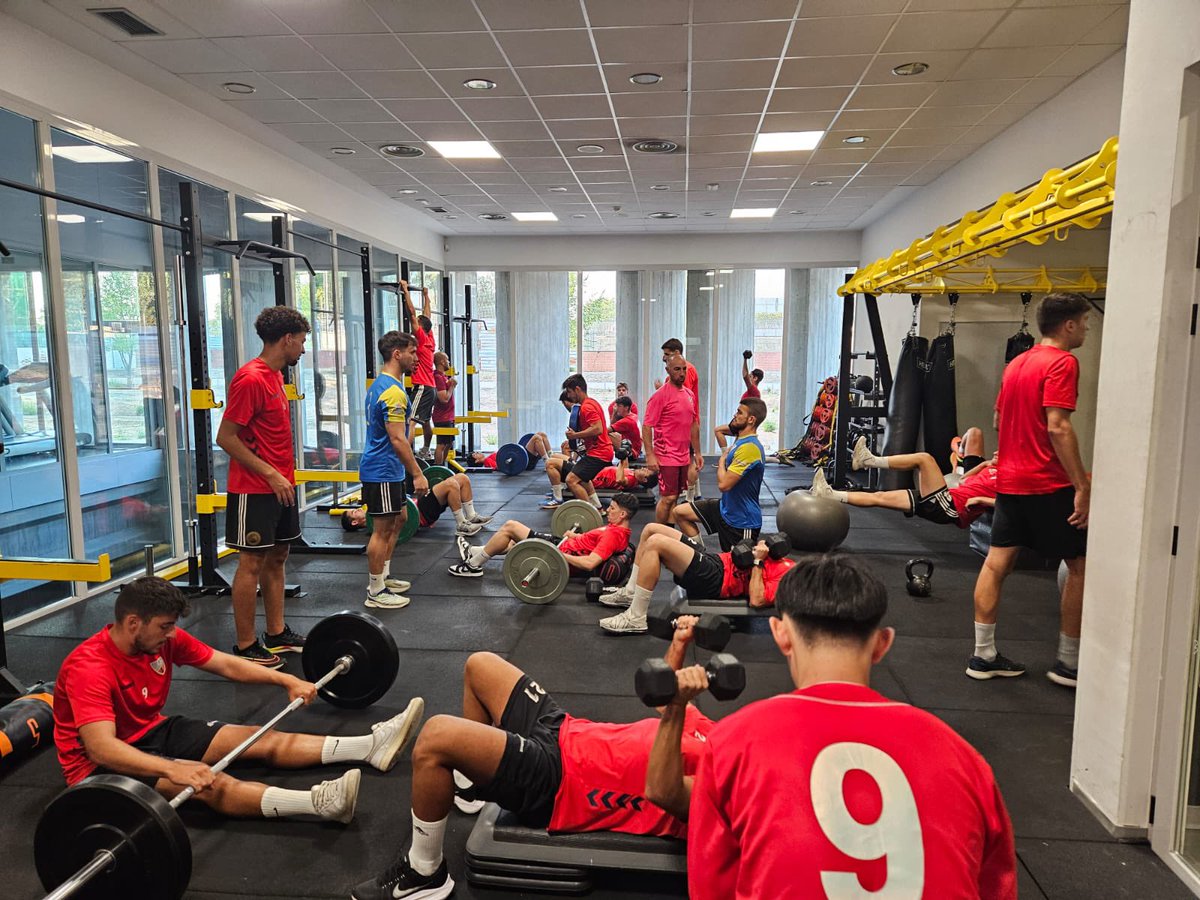 Mostoles_cf's tweet image. 🏋🏽⚽️ PRETEMPORADA | 

Ayer el primer equipo realizó su sesión de entrenamiento en @BodyFactory_ES  

¡Gracias por abrirnos las puertas de vuestro centro! 

¡Seguimos TRABAJANDO para ser MEJORES! 🔝 ¡Seguimos preparando la 23/24!

#VamosMostoles #ContamosContigo