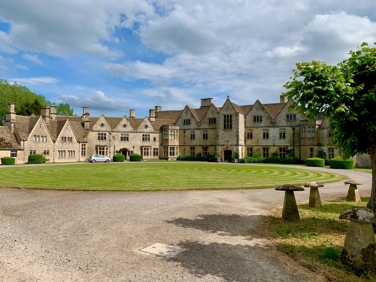 CRAFTS ALIVE at RODMARTON MANOR - our 5 day celebration of arts and crafts starts 13 September.

Contemporary craft for sale, alongside guest exhibitors, demonstrations, workshops, talks, theatrical performances and delicious locally made food and drinks.

guildcrafts.org.uk/pages/crafts-a…