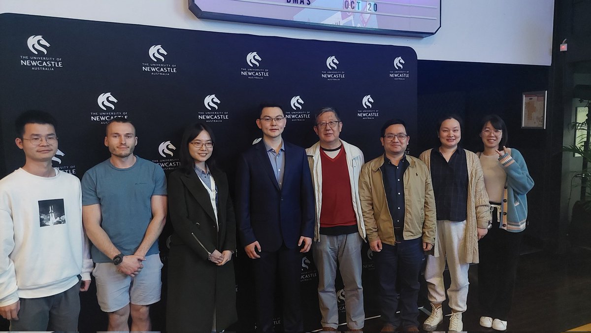 jay_horvat's tweet image. Congrats to @RanXu_UON on an amazing 3min thesis. Cutting the power to cancer cells to cure cancer! Supported by the @XuDongZhang15 @NoncodingG team. Flying the flag in the finals for our amazing School of Biomedical Sciences + Pharmacy @UON_research @HMRIAustralia