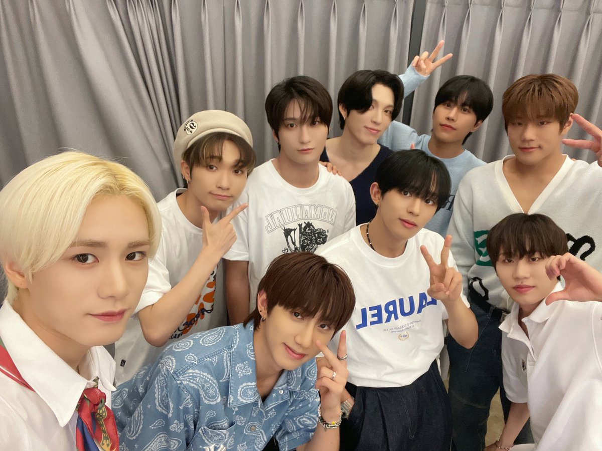 다크비 오늘 할 일
✔️ BB 만나기
무사히 완료💯✨
다크비와 항상 함께 해줘서 고맙습니다🤗
DKB's To do list
✔️Meeting BB
successfully completed 💯✨
Thank you for always being with DKB 🤗

#다크비 #DKB #We_Love_You
#말했잖아 #All_Yours