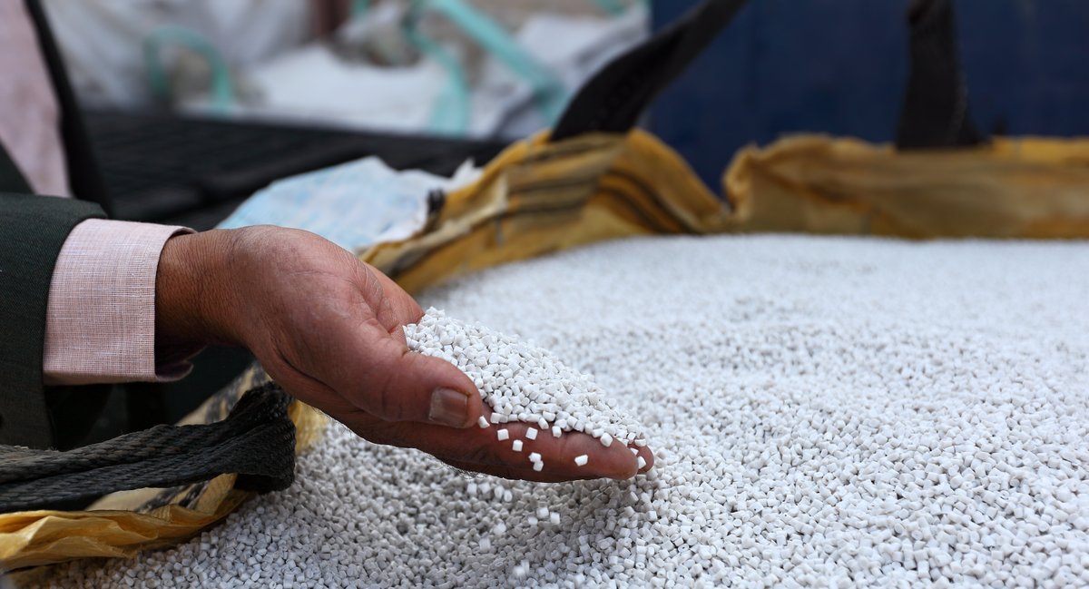 In 2050 moet onze economie 100% circulair zijn, waarbij grondstoffen efficiënt worden hergebruikt of gerecycled. Daarom vragen wij politieke partijen hergebruik van grondstoffen een centrale plek te geven in verkiezingsprogramma's. Lees de position paper: bit.ly/45DKGyh