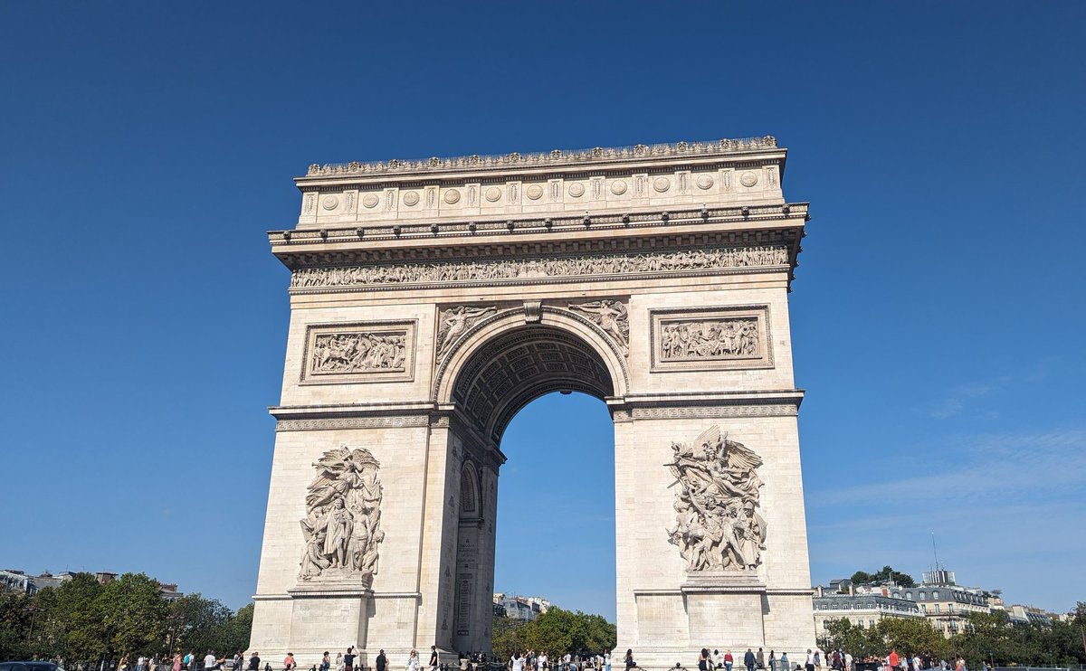 Circadiana's tweet photo. #PostcardsfromParis https://t.co/heSxEqOhPX