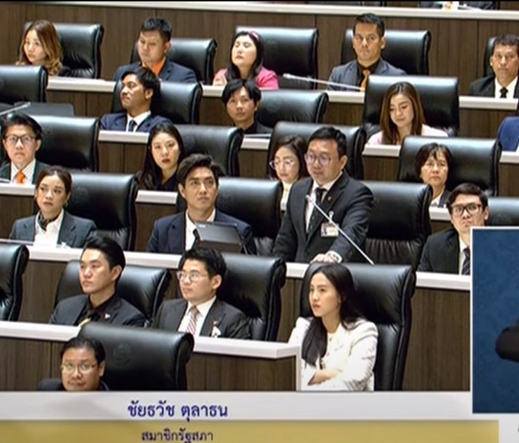http_1day's tweet photo. คุณต๋อมอภิปรายว่า ตอนนี้ —คนไทยมี “ระบอบประชาธิปไตยอันมีประชาชนเป็นไม้ประดับ” https://t.co/Wv3tgVyykU