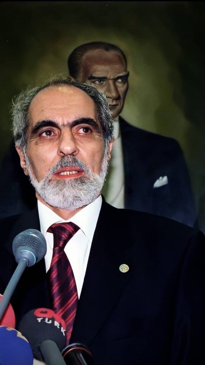 “Ölür ise ten ölür, canlar ölesi değil.”

Türklük, Turan ve Atatürk aşığı, Azerbaycan Azatlık Hareketi Lideri, Merhum Cumhurbaşkanımız Ebulfez ELÇİBEY’i aramızdan ayrılışının 23. yıl dönümünde rahmet, minnet ve özlemle anıyoruz.

ELÇİBEY VAKFI

#EbulfezElcibey 
#Elcibey