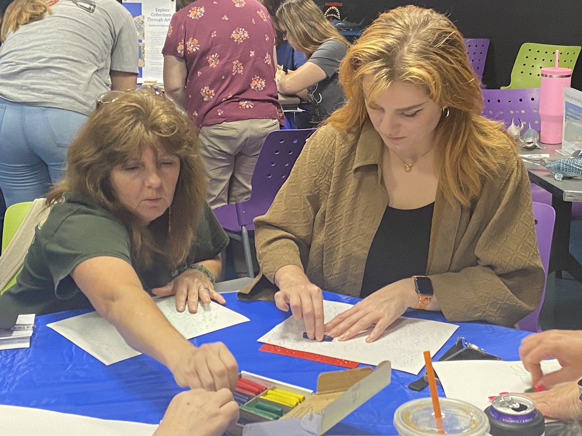 BettyBergnes's tweet image. The @DiscoveryEd &amp;amp; @GuyHarveyOcean Day of Discovery is in full swing! 
@HillsboroughSch teachers diligently working on their art pieces from the @DrGuyHarvey Collections - Sharks STEAM lessons! ❤️🌊#STEAM #art #edcation #conservation @HCPS_STEM @MsTumiSTEMSaavy @floridaaquarium
