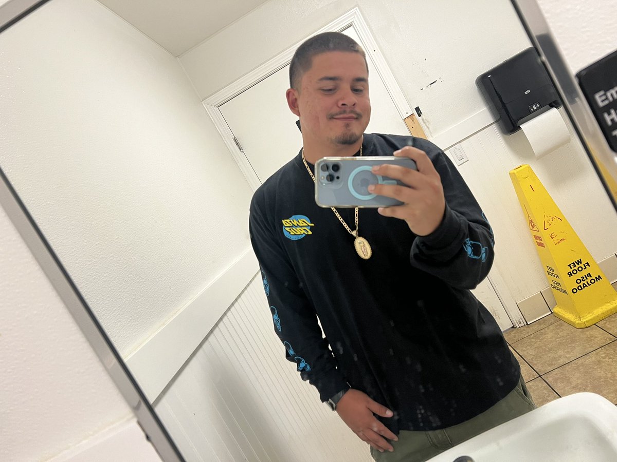 ovrmydeadbody12's tweet photo. You know what they say about dirty mirrors 😮‍💨😝 https://t.co/rki7jltZni
