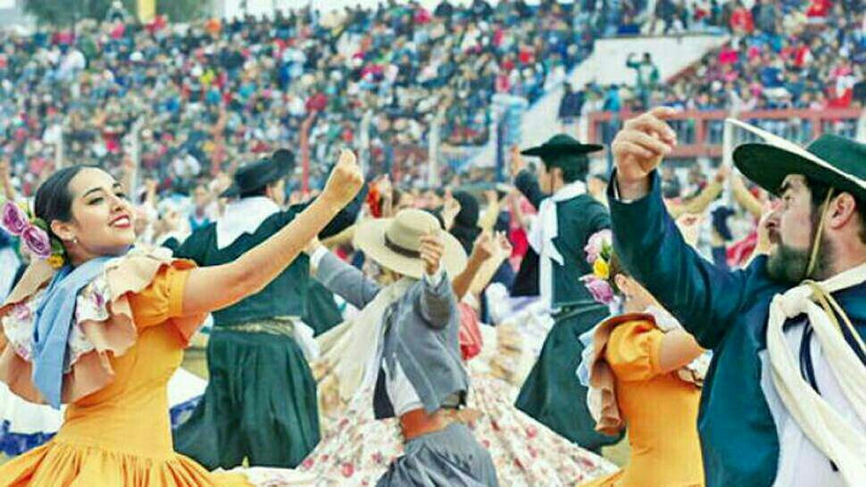 HOY SE CELEBRA EL DÍA MUNDIAL DEL FOLKLORE Y EL DÍA DEL FOLKLORE ARGENTINO 

 A nivel mundial, se recuerda a William G. Thoms, y en Argentina coincide con el natalicio de Juan Bautista Ambrosetti, el "padre de la ciencia folclórica"

¡QUE VIVA EL FOLKLORE! 🇦🇷