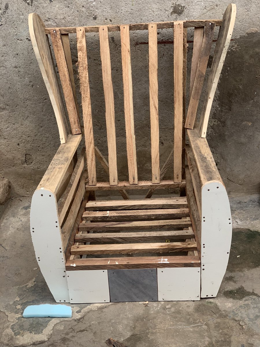 AsipitaAhmed's tweet image. Single Royal chair,.#upholsterer #upholstery #Lshape #furnituredesign #furniture #bespoke