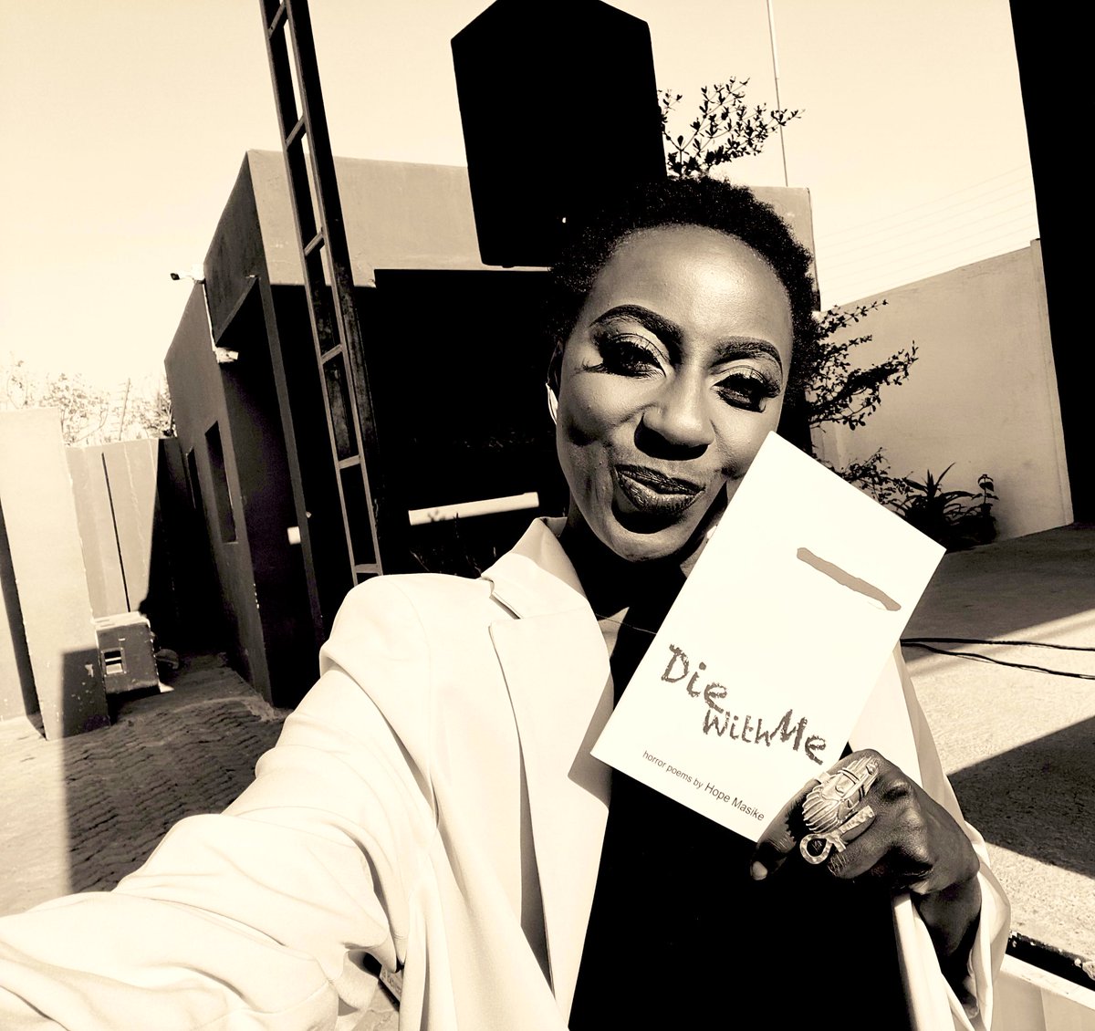 HopeMasike's tweet photo. Good moneying allbody!
I hope you now have your copy of #diewithme and my other books. I have some fantabulous news to share with you, and itโs more fantabulous if you have the book(s).
Itโs coming soon! Watch the space! ๐ค๐ค๐ค https://t.co/bXZWJMsYrd