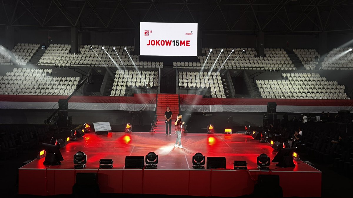 psi_id's tweet photo. Siang-siang serak gini Bro @Giring_Ganesha lagi check sound buat acara Kopdarnas PSI..

Kira-kira Bro @Giring_Ganesha udah ngopi belum ya?🤔

#Kopdarnas2023
#PastiMenangBanyak
#SiapMenujuSenayan2024
#PSIMenang2024
#PartaiSolidaritasIndonesia https://t.co/5TToEBfaMk
